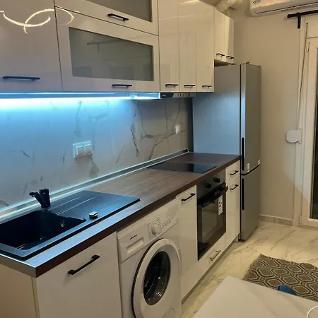 Hi Speed Wifi, Centre Flat