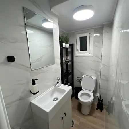 Hi Speed Wifi, Centre Flat *